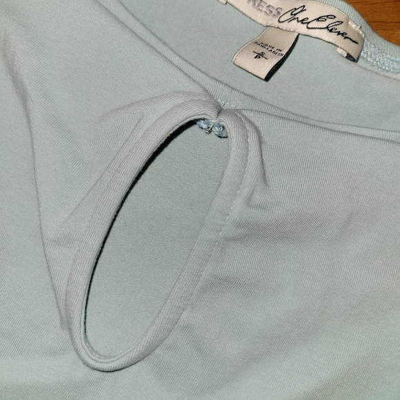 Express One Eleven Off the Shoulder Keyhole Top - Picture 4 of 6